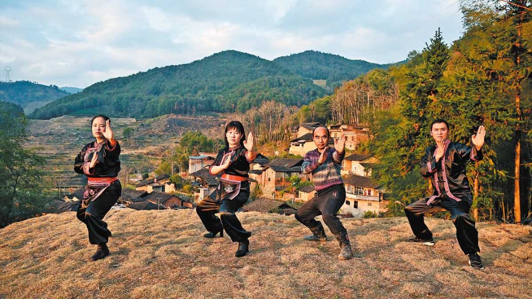 http://img2.chinadaily.com.cn/images/202510/14/68ed888ea310f735017ec4b0.jpeg