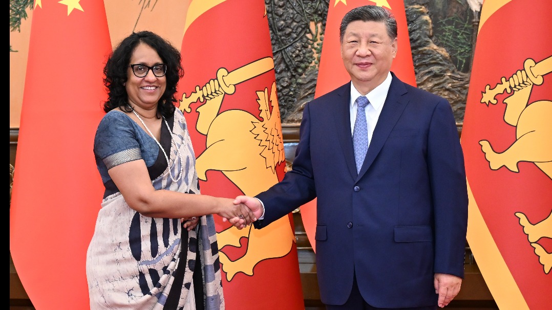 Xi meets Sri Lankan PM