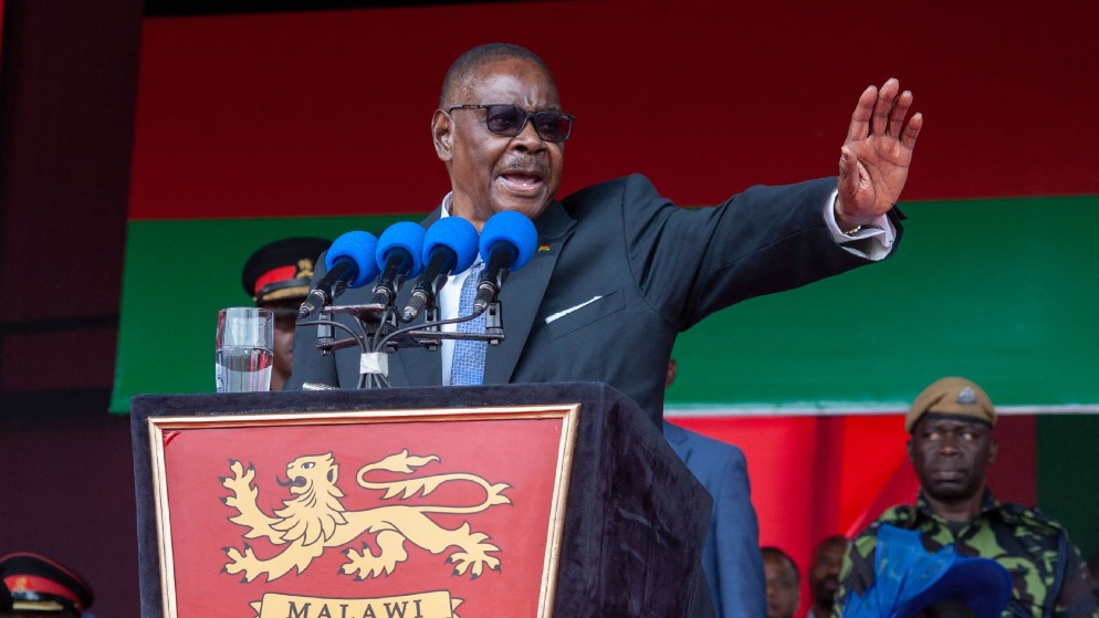 Malawian president abolishes school fees, pledges to end hunger