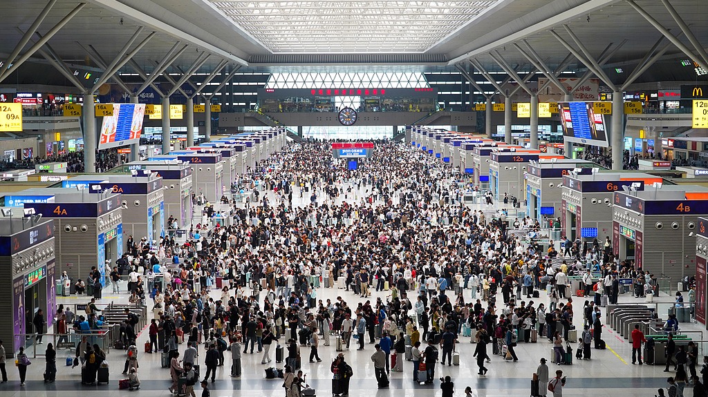 China's rail network sets record with 3.95 billion passenger trips in first 10 months