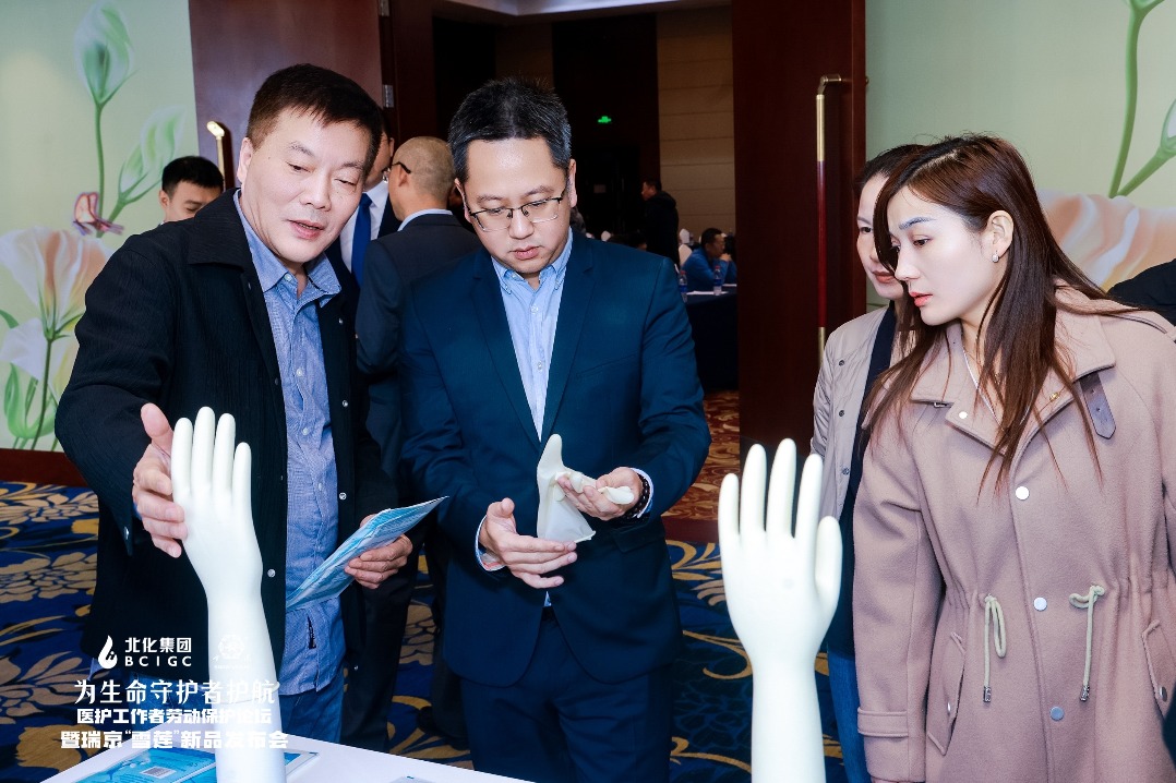 Chinese researchers develop surgical glove to reduce hand fatigue