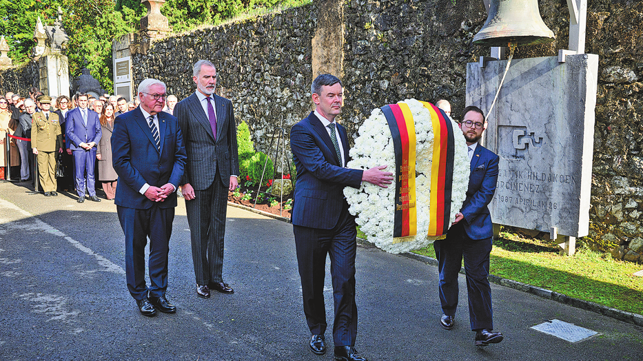 Steinmeier honors Nazi bombing victims