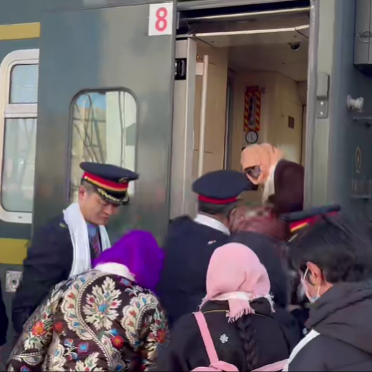 Highest passenger station along Qinghai-Xizang Railway opens