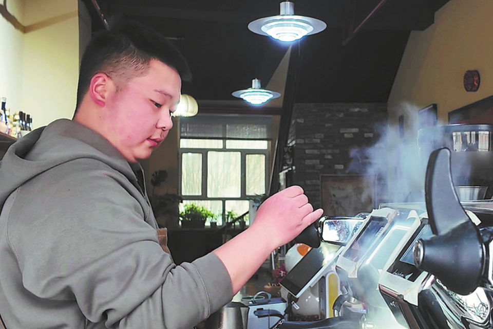 Entrepreneurs brew up coffee biz success in nation's far west