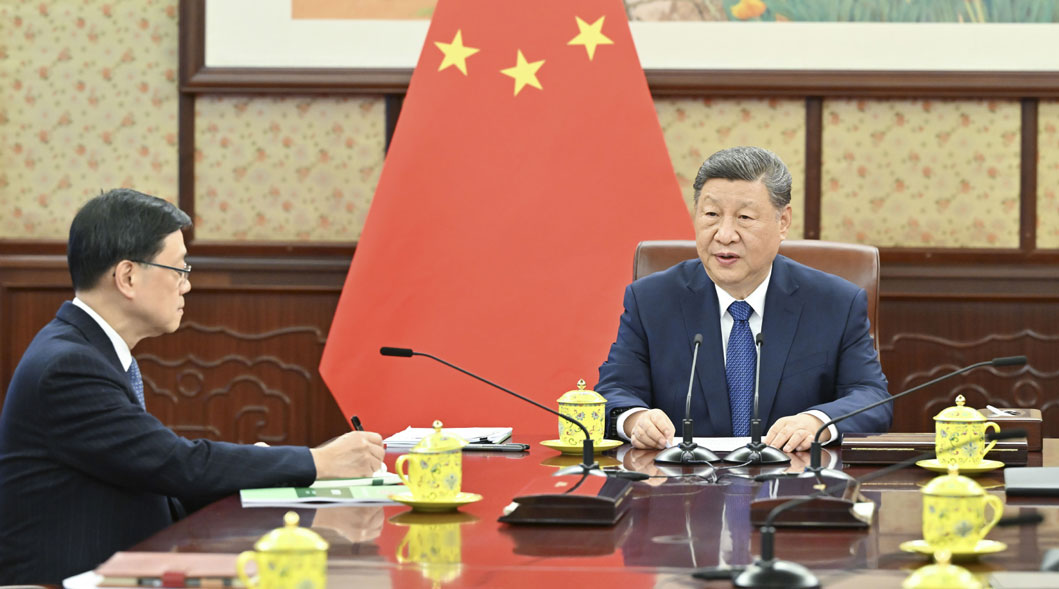 Xi hears report from HKSAR chief executive
