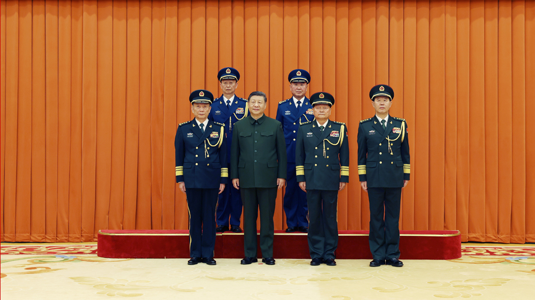 Xi presents orders to promote two military officers to rank of general