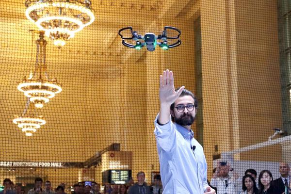 Uventet mørkere filosofisk DJI takes to skies again, with launch of new Spark drone - Chinadaily.com.cn