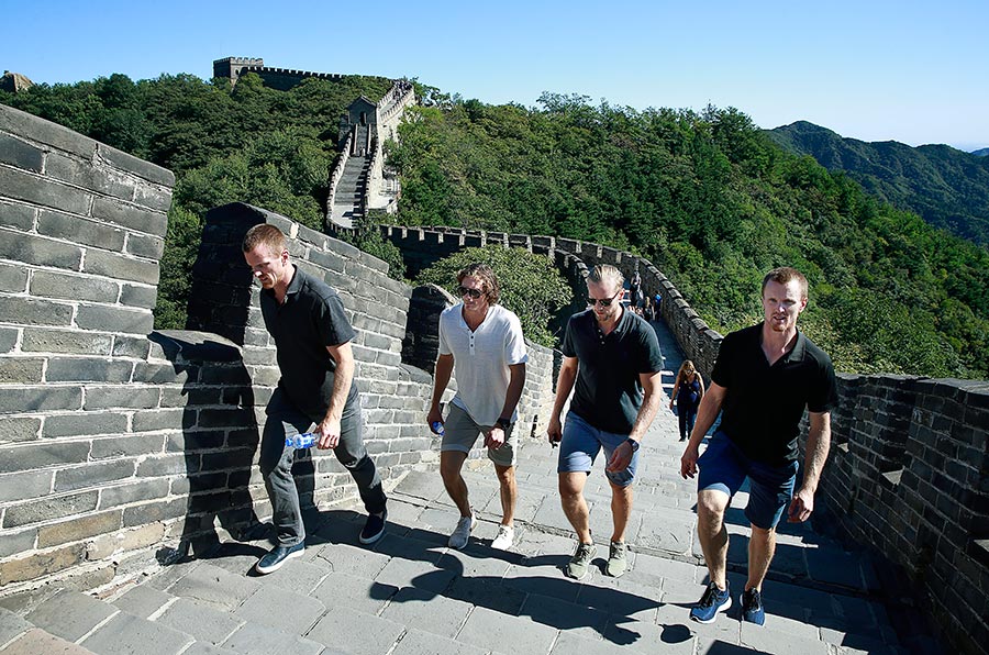 nhl players visit great wall before rematch - chinadaily.com.cn