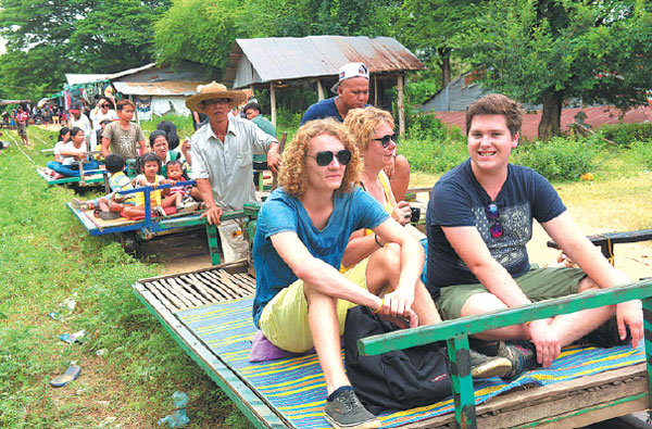 Cambodia's 'bamboo trains' on track to disappear - Travel -  Chinadaily.com.cn