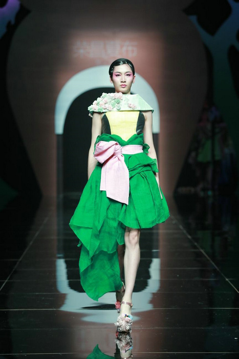 Rongchang ramie show shines in Beijing Fashion Week - Chinadaily.com.cn