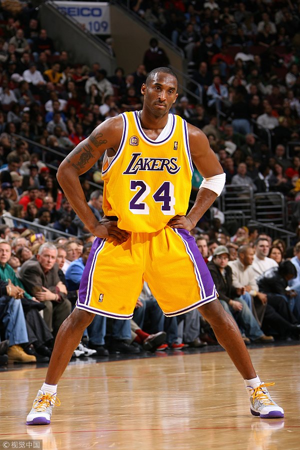 Los Angeles Lakers retire Kobe Bryant's 8 and 24 jerseys 