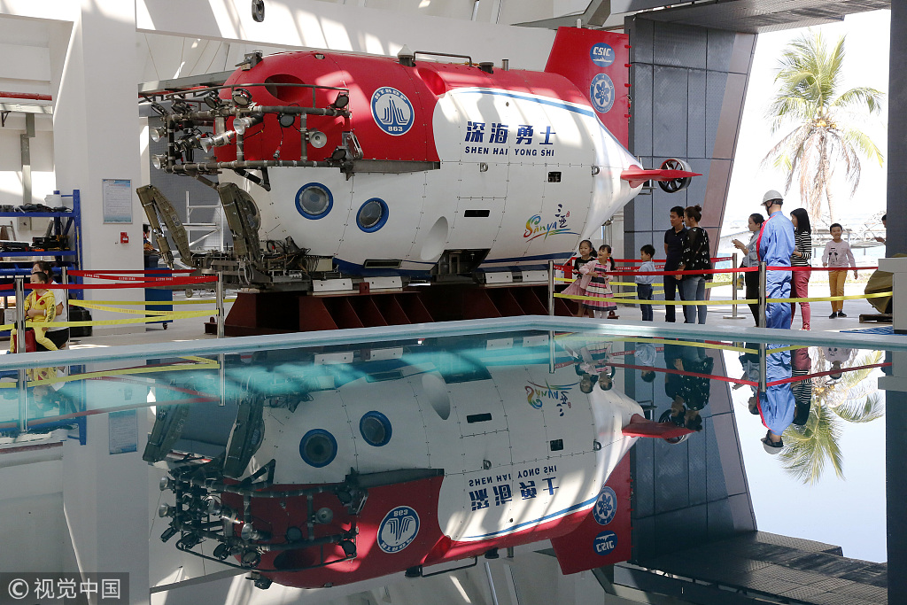 Manned submersible meets the public in Sanya