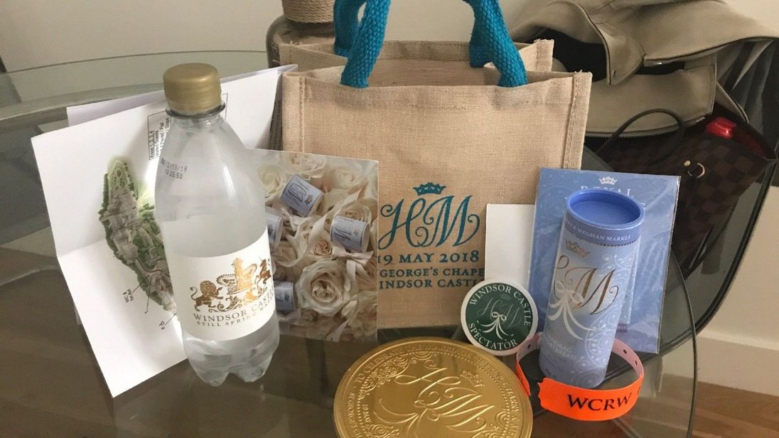 what to put in gift bags for wedding guests