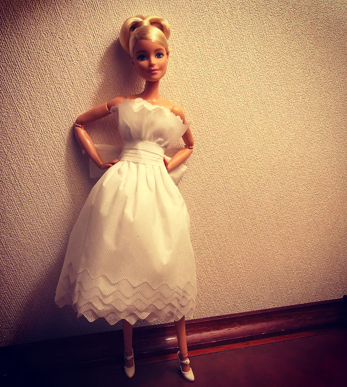 用卫生纸给芭比娃娃做的婚纱 你最喜欢哪一件?(组图)