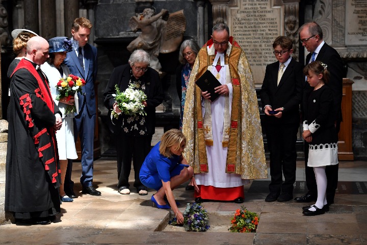 Memorial service bids Stephen Hawking a final farewell - World ...