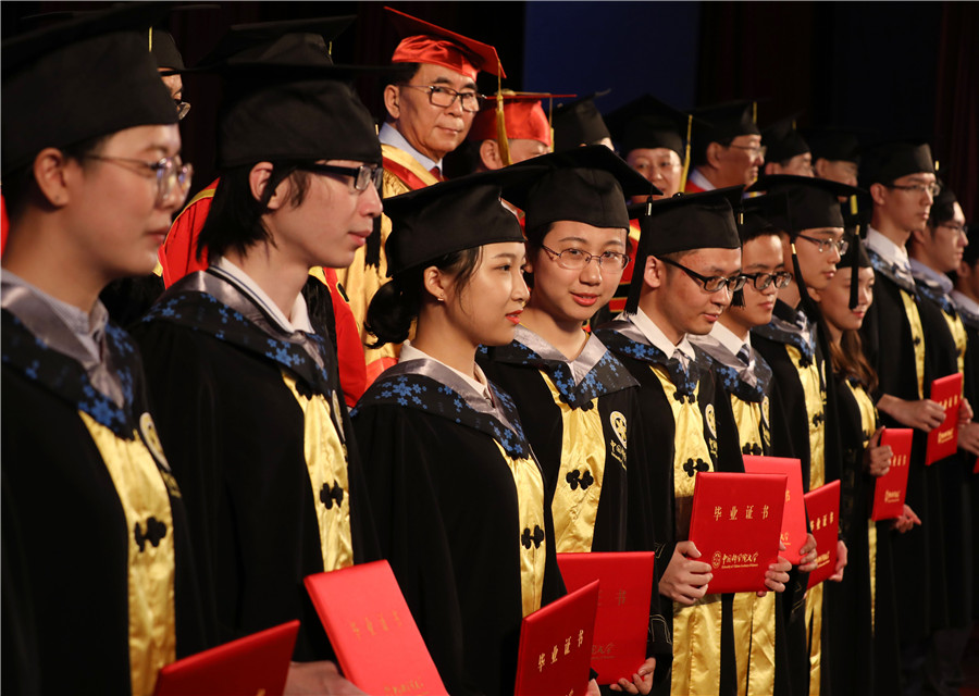 New life begins for university grads - Chinadaily.com.cn