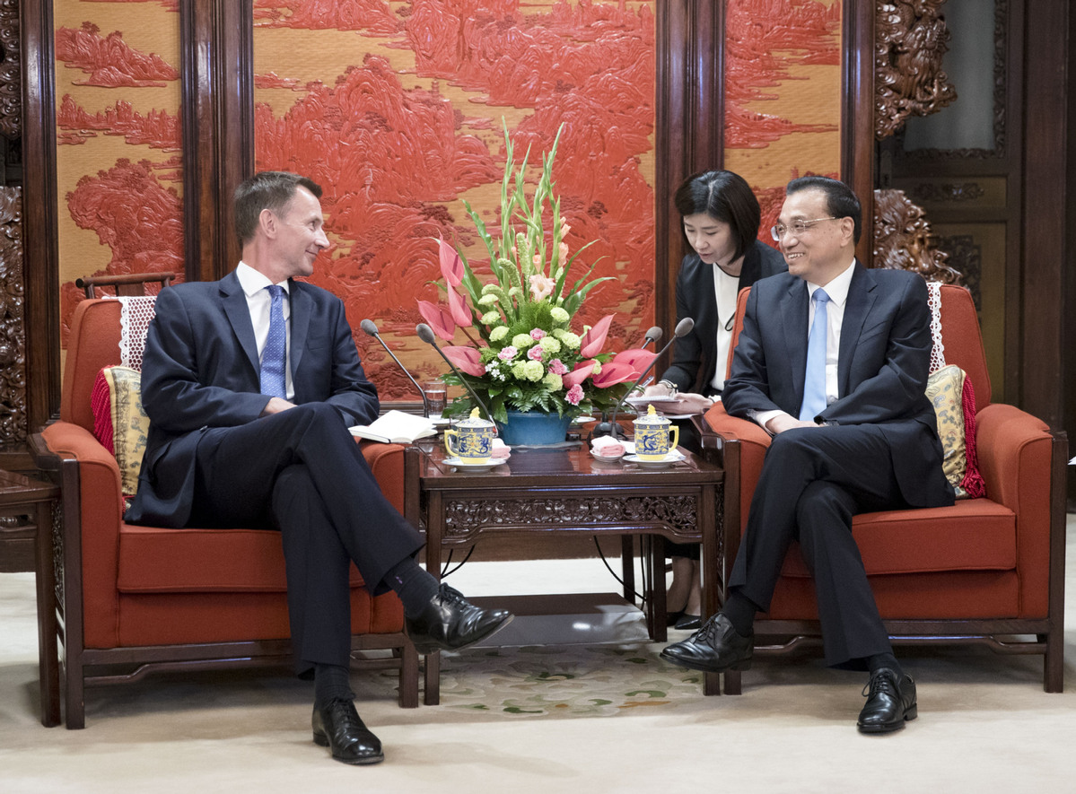 Chinese premier meets British foreign secretary