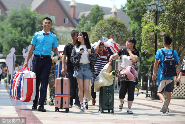 'Shared' seniors help university freshmen with orientation - Chinadaily ...
