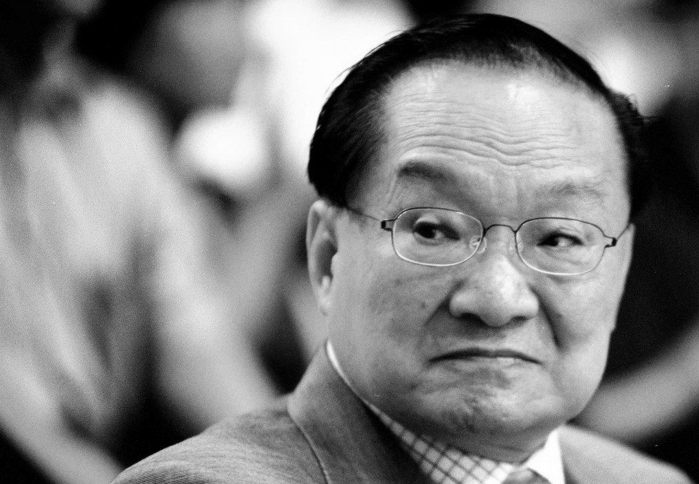 Tributes pour in for Chinese literary giant Louis Cha 'Jin Yong