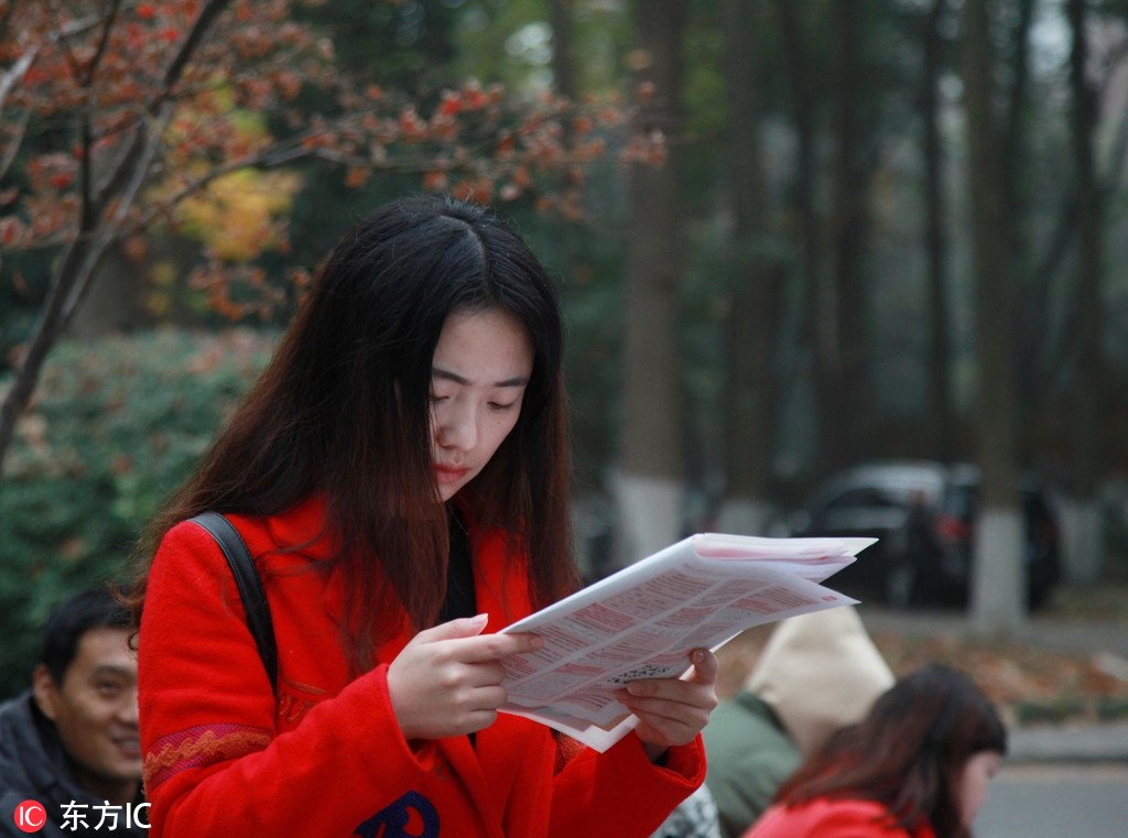 Nearly 1 million people sit China's civil servant exam - Chinadaily.com.cn