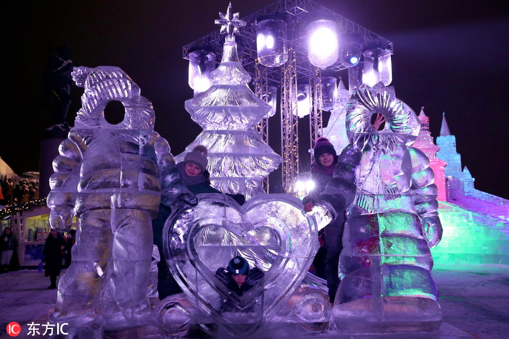 Moscow ice festival opens in Victory Park 