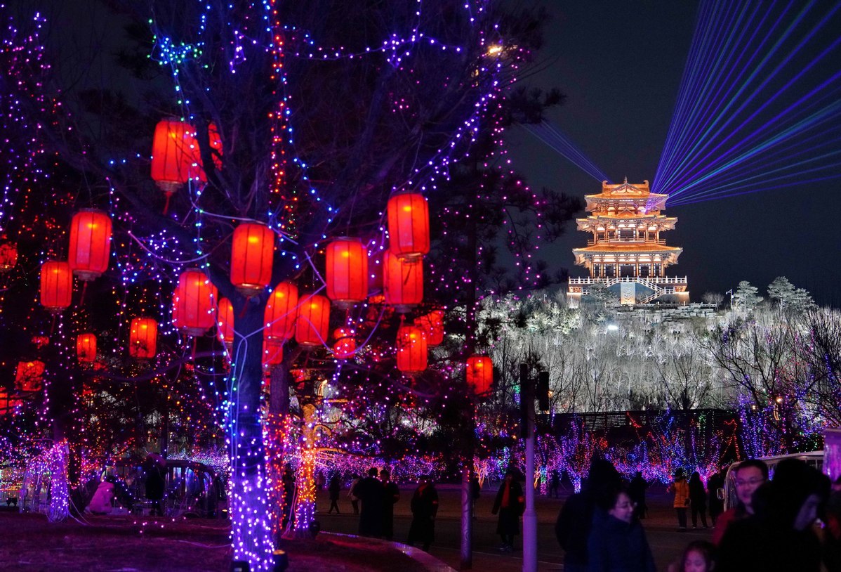 People celebrate Lantern Festival across China