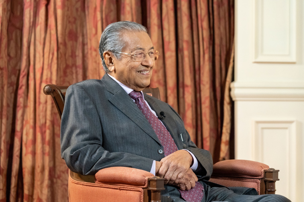 Министр малайзии. Премьер Малайзии Махатхир Мохамад. Махатхир Мохамад премьер-министр Малайзии (1981-2004; 2018-2020 г.). Махатхир Мохамад премьер-министр Малайзии фото. Махатхир Мохамад 2023.