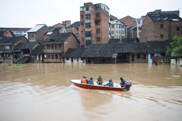 Li urges all-out efforts in floods, drought - Chinadaily.com.cn