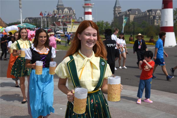 Millions of visitors pour in for Qingdao beer fest 