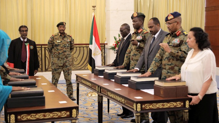 Sudan swears in transitional ruling body - World - Chinadaily.com.cn