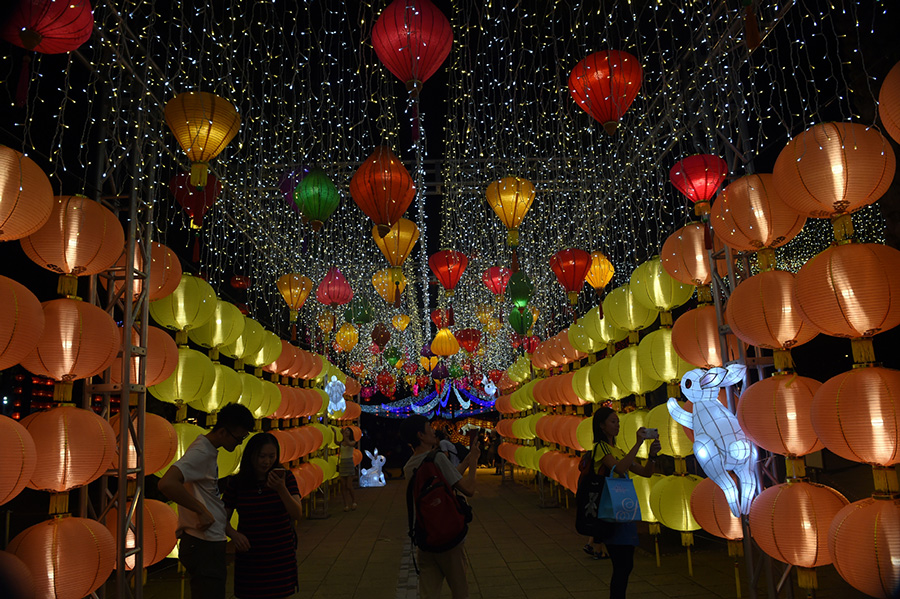 Lantern fair held to celebrate Mid-Autumn Festival in Hong Kong -  