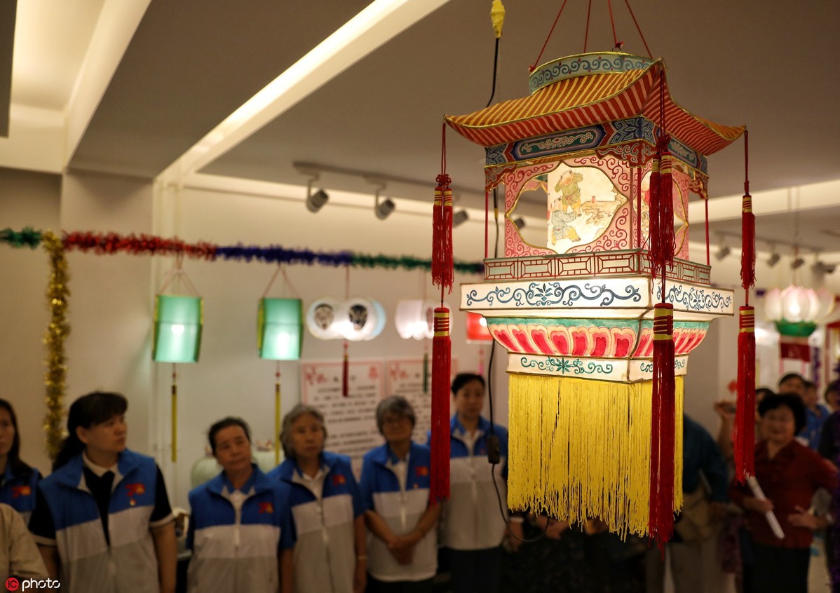 Colorful lanterns light up exhibition in Beijing - Chinadaily.com.cn