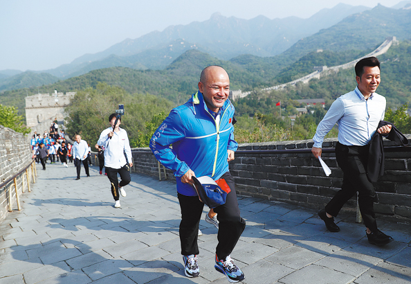 HK police sergeant gets to Great Wall