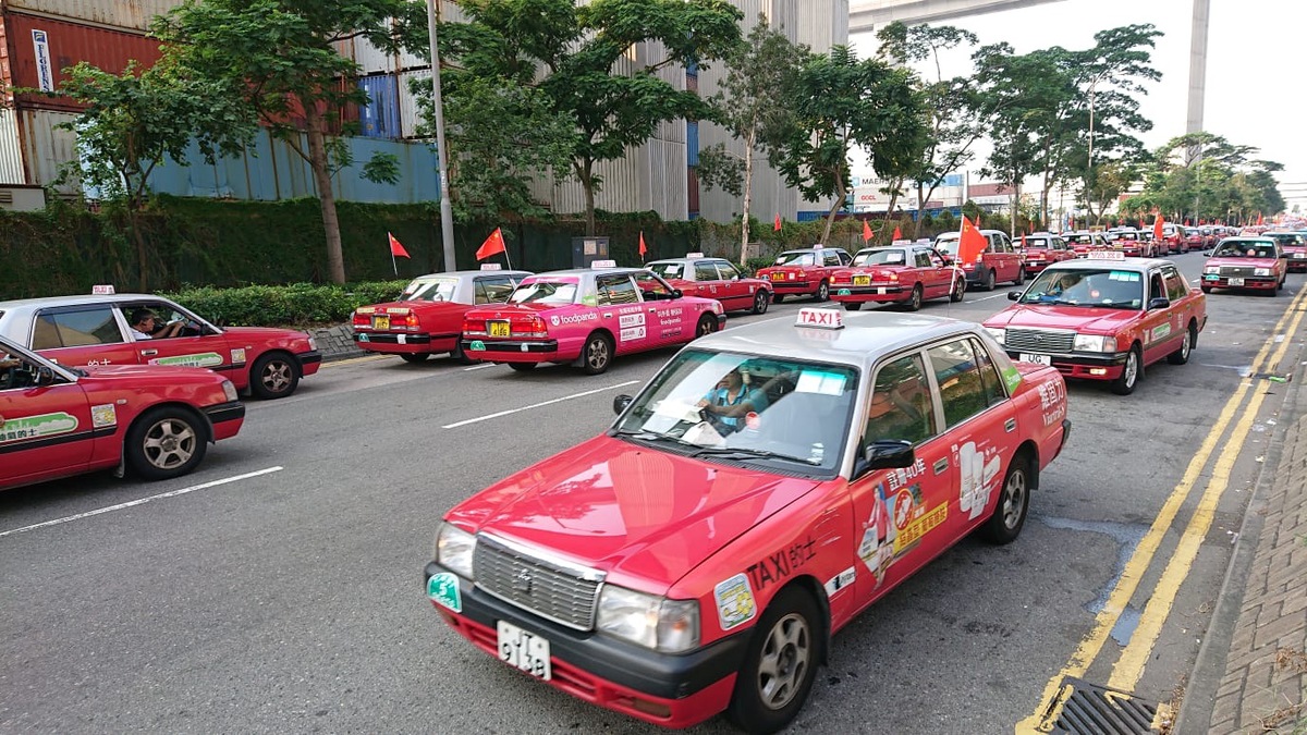 Taxis rally in Hong Kong celebrates 70th birthday of PRC