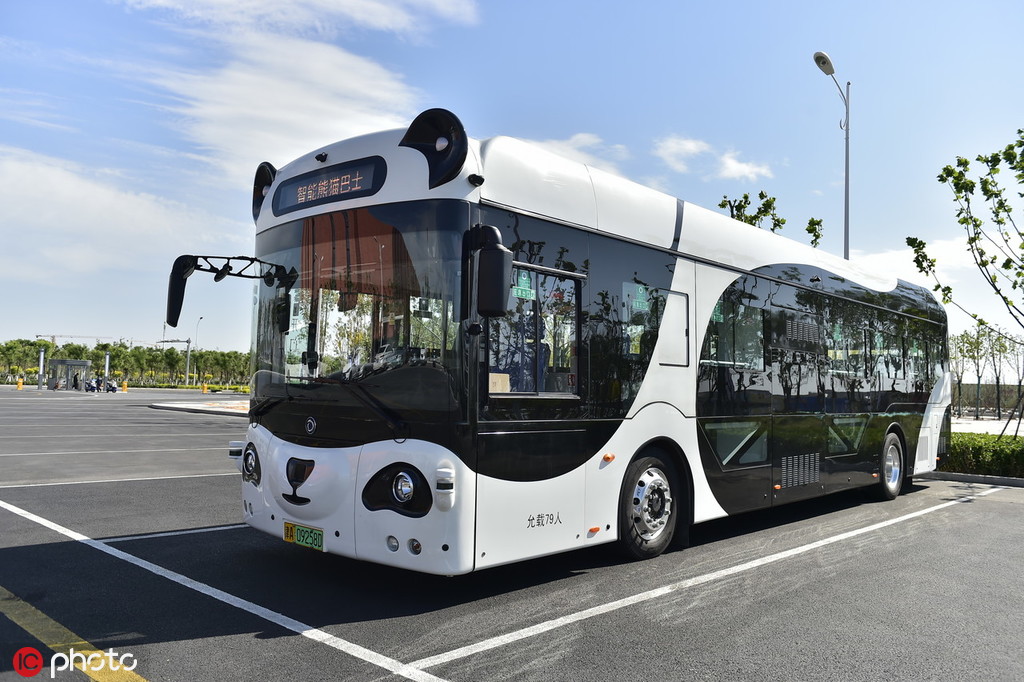 First route for autonomous public buses opens in Wuhan 
