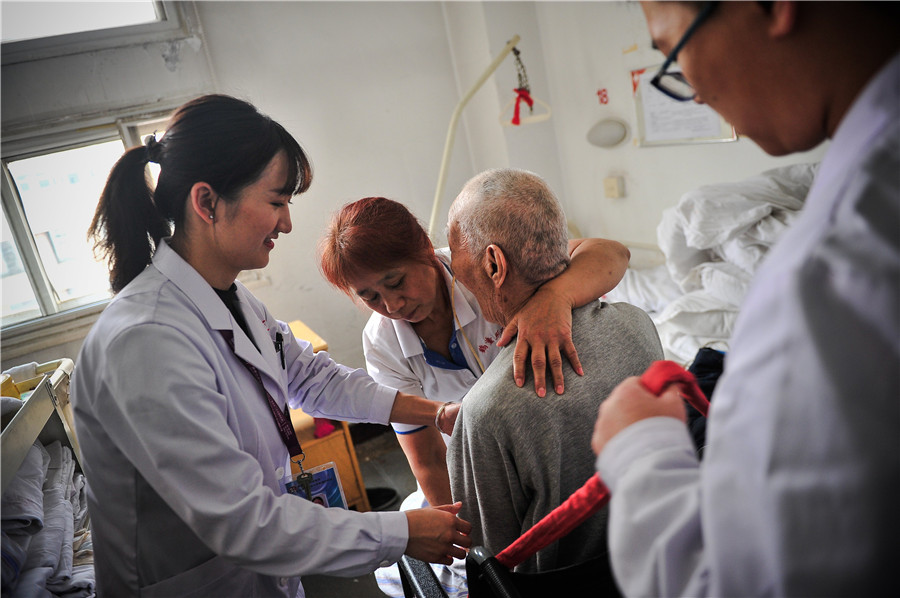 China Expands Hospice Care Project for Aging Population