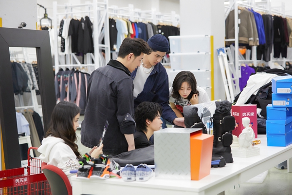 Kris Wu and Angelababy Open Tokyo Streetwear Store in New iQIYI TV Sho