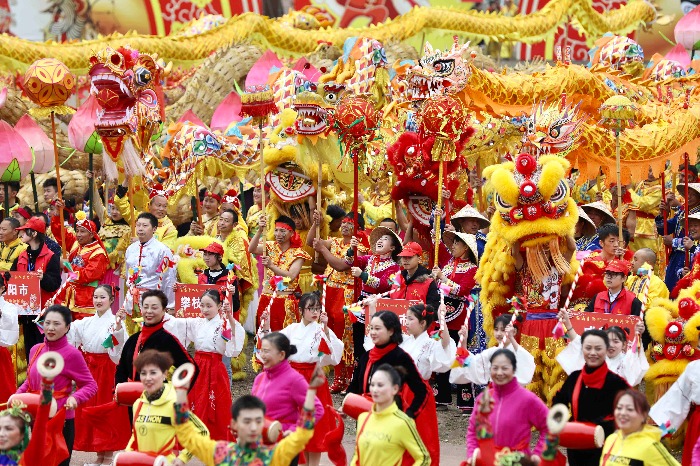 Dragon, lion dances welcome Spring Festival in Sichuan - Chinadaily.com.cn