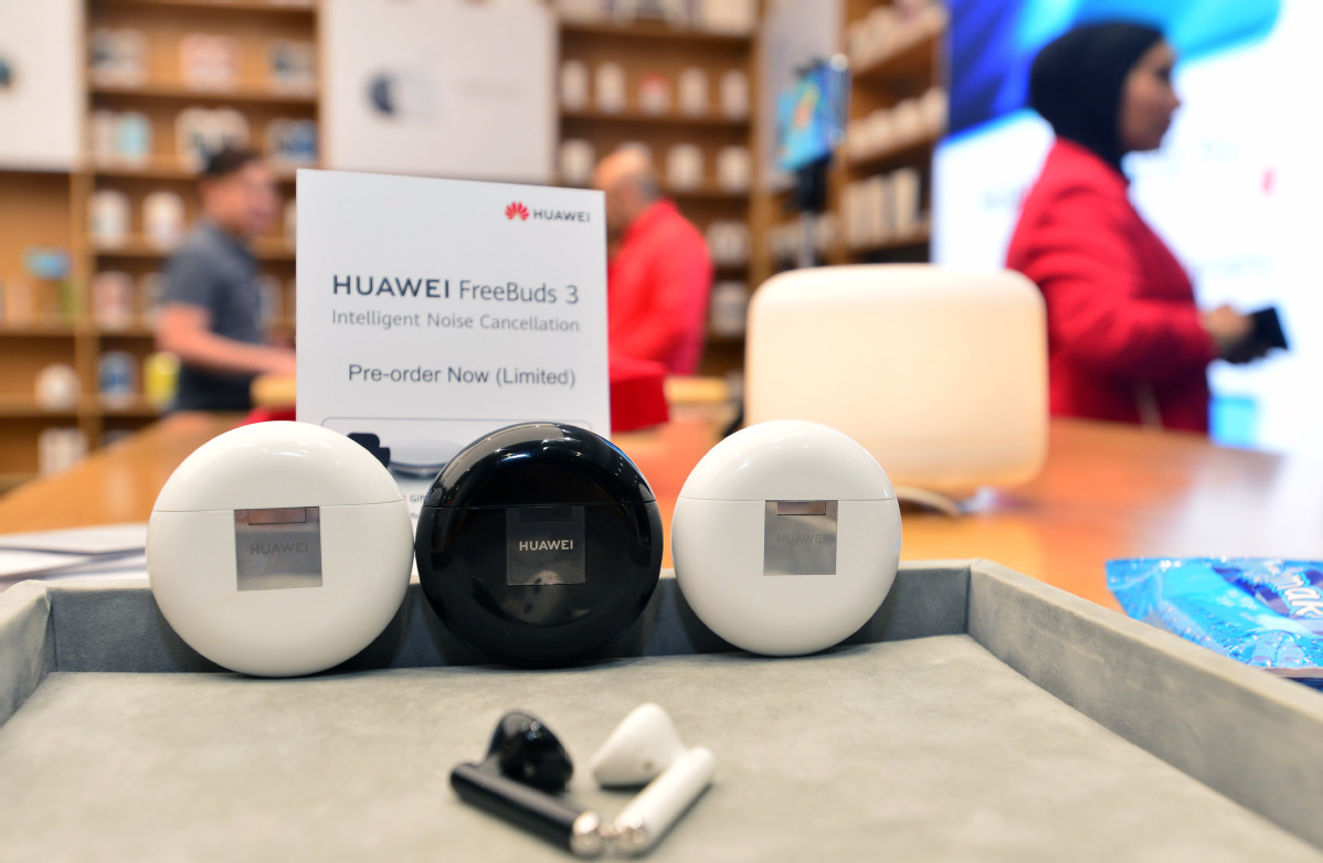 Huawei freebuds se не видит. Хуавей freebuds 3 фото. Huawei freebuds 5i коробка.