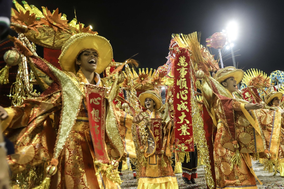 Photos: Carnival day in Brazil goes from morning to night