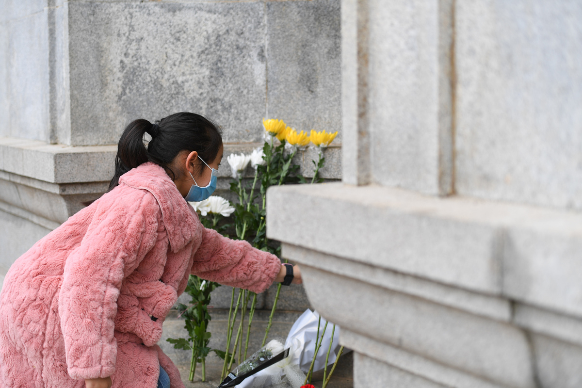 Nearly 13.4 Mln Chinese Mourn Deceased Online on Tomb-Sweeping Day
