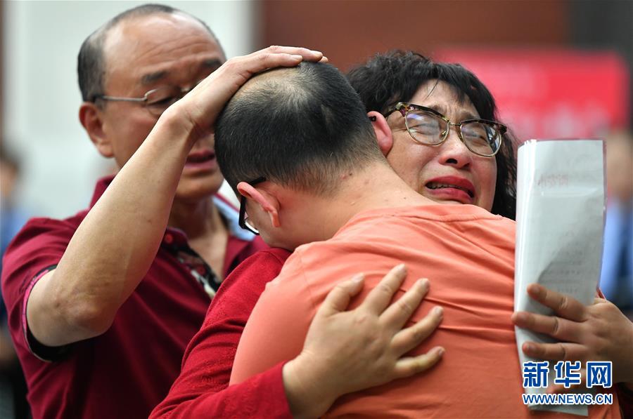 Son abducted 32 years ago reunites with parents - Chinadaily.com.cn