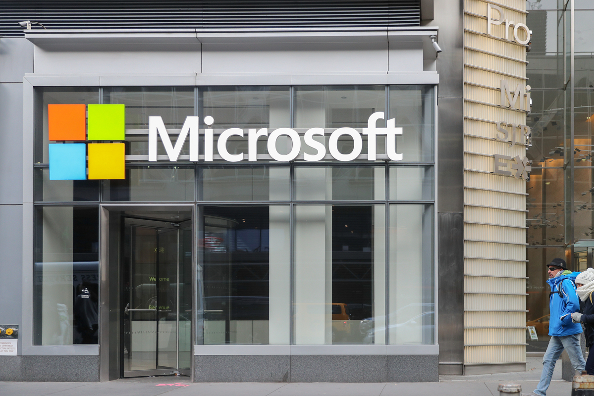 Microsoft to close retail stores