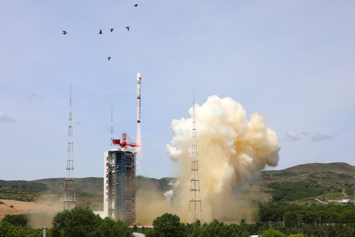 Спутник v в мире. Космодром Тайюань. Запуск спутника на орбиту. Космические аппараты. Космические аппараты для дистанционного зондирования.