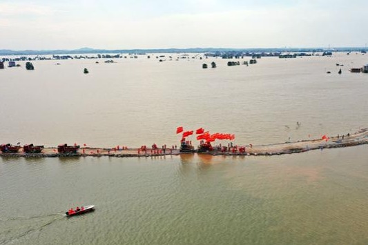 Breached dike successfully stemmed in East China - Chinadaily.com.cn - Chinadaily USA