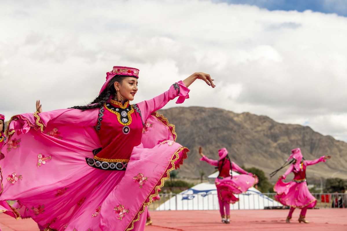 Tajik ethnic people ready to hit new heights - Chinadaily.com.cn