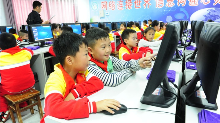 Students 21% of 989m internet users in China - Vimarsana News