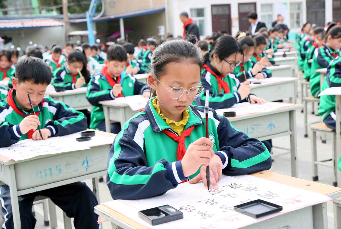 Students mark CPC founding with calligraphy - Chinadaily.com.cn