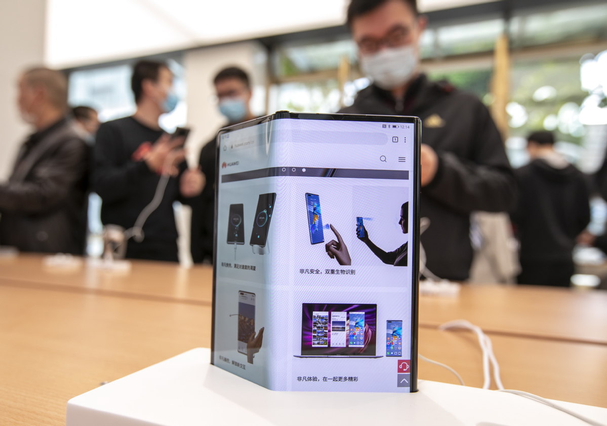 China's 5G mobile phone shipments up 7% in May - Business News - 1