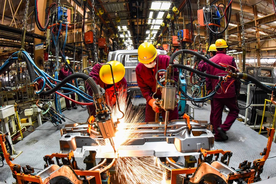 China's industrial output up 15.9% in first half of the year